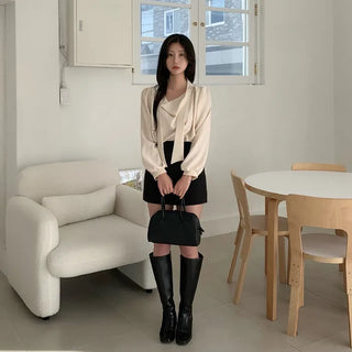 [Perfect for special occasions] Silky puff-sleeve blouse with tie ribbon