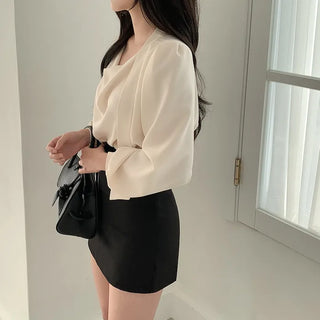 [Perfect for special occasions] Silky puff-sleeve blouse with tie ribbon