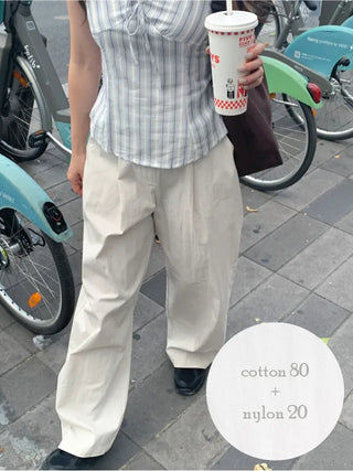 Semi-wide pleated chino pants