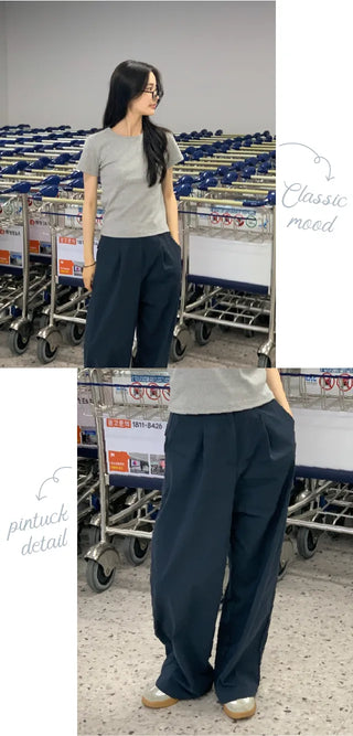 Semi-wide pleated chino pants