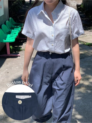Semi-wide pleated chino pants
