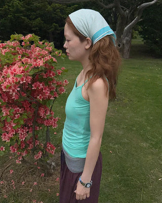 Basic color sleeveless top
