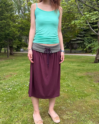 Basic color sleeveless top