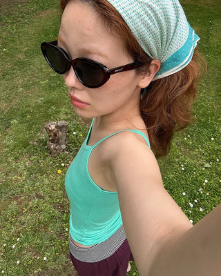 Basic color sleeveless top