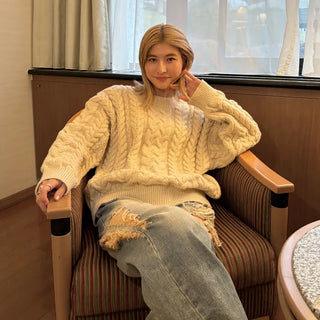Cable oversized round knit
