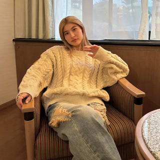 Cable oversized round knit