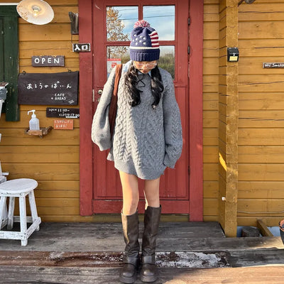Oversized Cable Knit Round