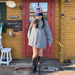Oversized Cable Knit Round