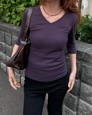 V-neck slim T-shirt