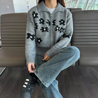 Flower-point color knit zip-up