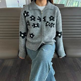 Flower-point color knit zip-up
