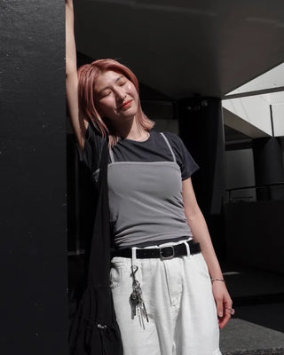 Bust yoke seam half T-shirt