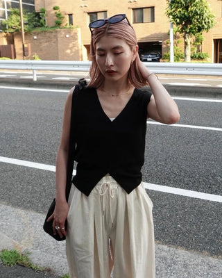 V-neck slim ribbed knit vest