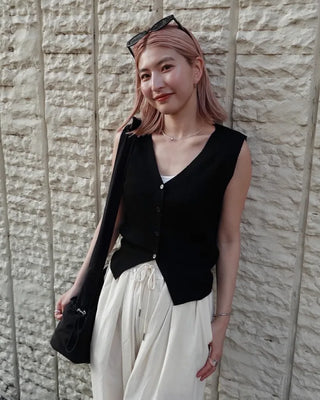 V-neck slim ribbed knit vest