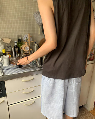 Crack print sleeveless top