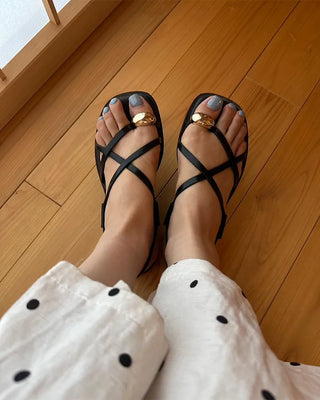 Ring-point string sandals