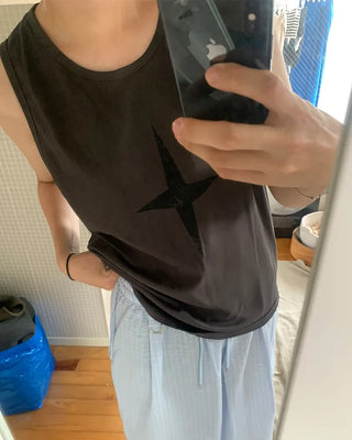 Crack print sleeveless top