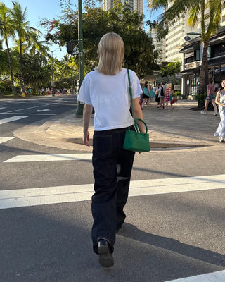 Basic semi-cropped half-length T-shirt