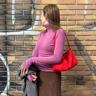 Toned-down color turtleneck T-shirt