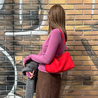 Toned-down color turtleneck T-shirt