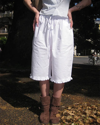 Frill hem easy wide half pants