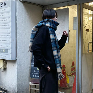 Checkered tassel muffler