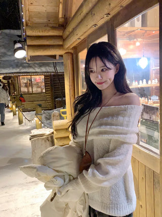 Off-shoulder knit