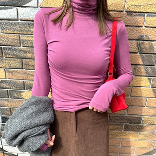 Toned-down color turtleneck T-shirt