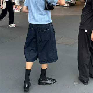 Wide-leg pleated half-length slacks