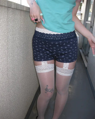 Wide Lace Waist Flower Rib Shorts