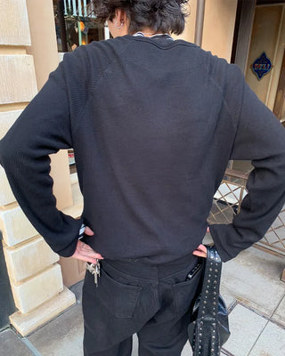 Side-button long-sleeved cut and sew