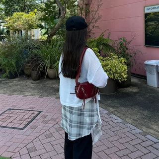 Zipper detail shoulder bag
