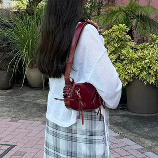 Zipper detail shoulder bag