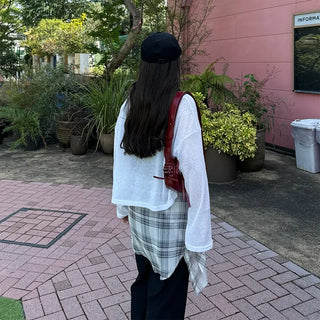 Zipper detail shoulder bag