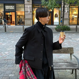 Button-collar cropped jacket