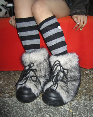 Scalloped hem border knee-high socks