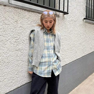 Deep V-neck loose knit