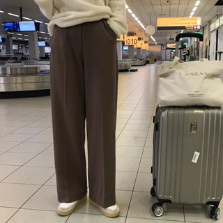 Stress-free! Comfortable wide-leg fleece-lined slacks that feel like training wear.