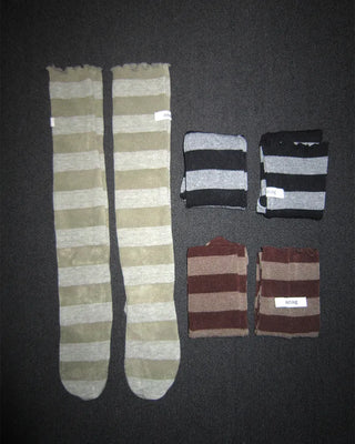 Scalloped hem border knee-high socks