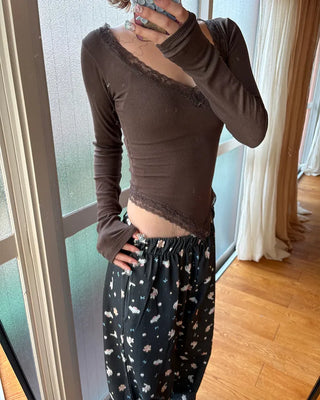 Lace plunging pointed hem slim cut and sew
