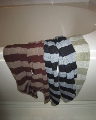 Scalloped hem border knee-high socks
