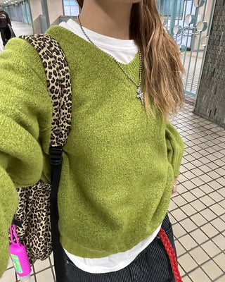 V-neck raglan shoulder wide rib sweater