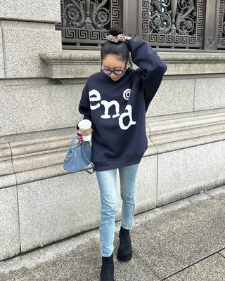 (Unisex) end lettering brushed fleece sweatshirt