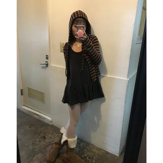Pleated hem sleeveless tunic