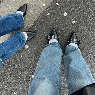 Belted pointed flat shoes