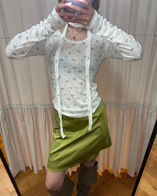Tie-set lace jewel neck mini flower ribbed long T-shirt