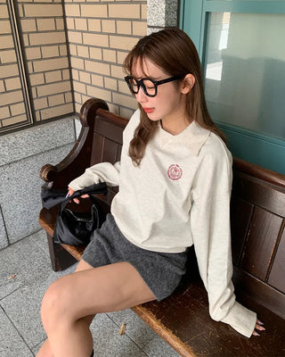 Semi-cropped color sweatshirt