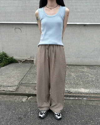 Simple round neck sleeveless knit