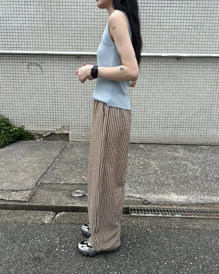 Simple round neck sleeveless knit