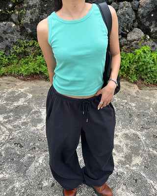 Round neck semi-cropped ribbed tank top